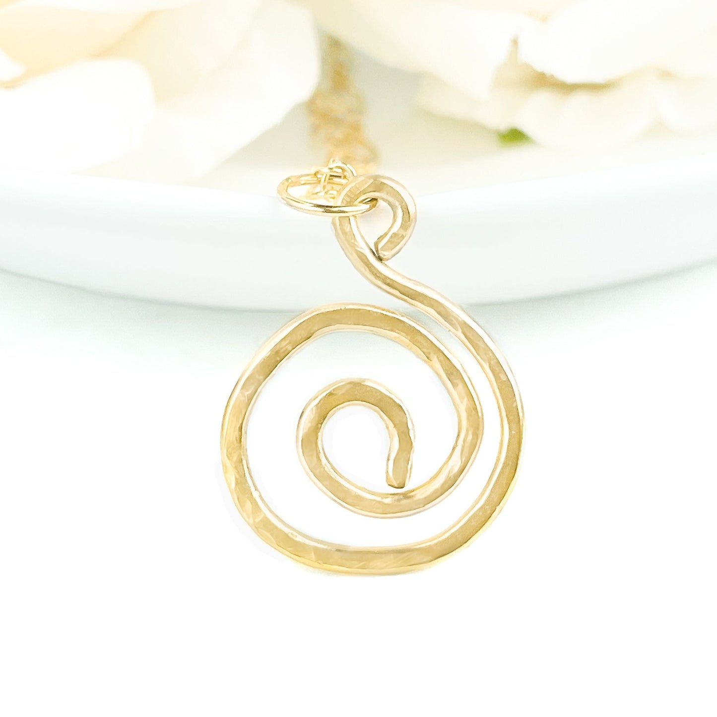 Gold Swirl Pendant Necklace