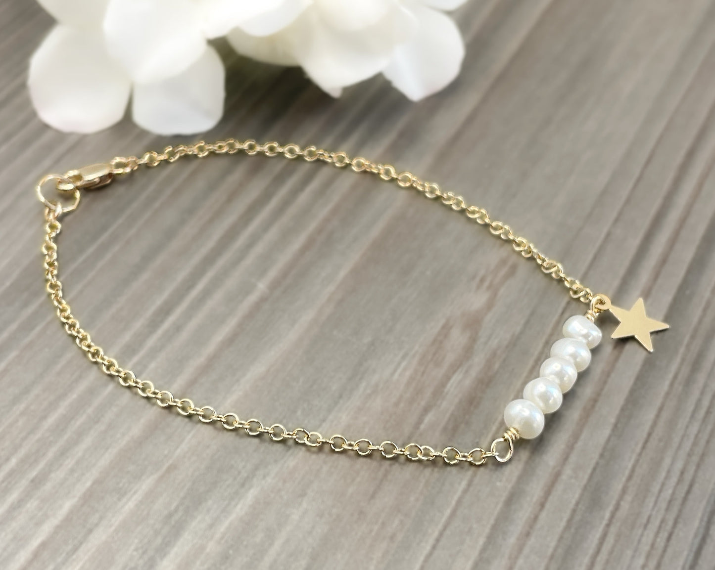 White Pearl Column with Star Charm Bracelet